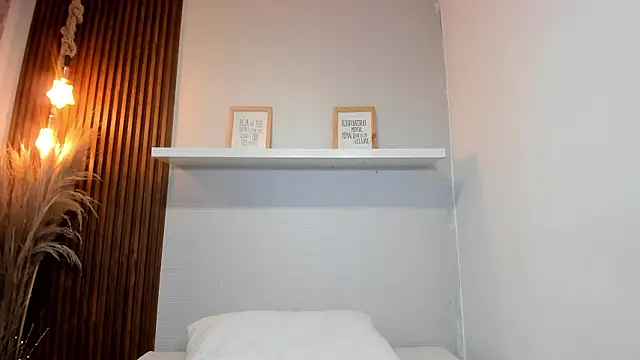 LANA-JONNES online show from March 13, 2026, 12:50 am