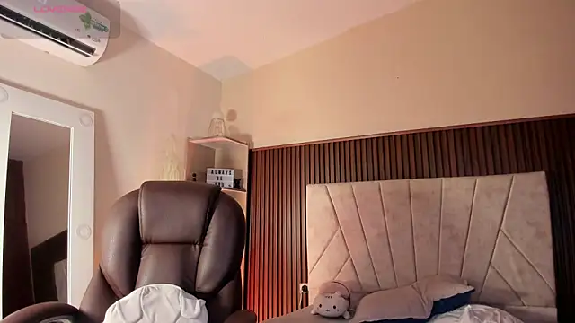 Snapshot of _Niah_ chatting on September 15, 2025, 8:42 pm Niah online show from September 15, 2025, 8:42 pm