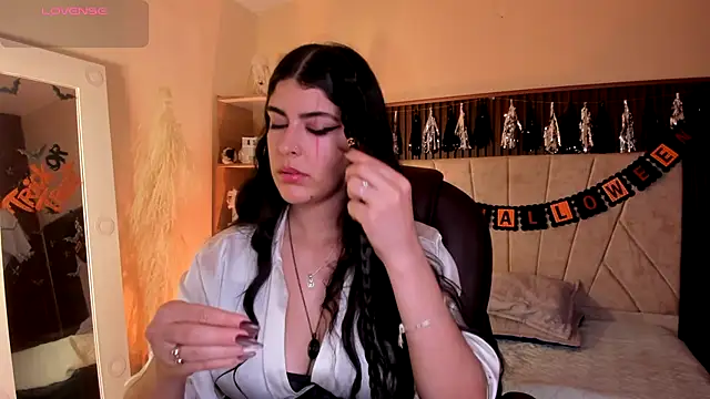 Snapshot of _Niah_ chatting on October 28, 2025, 8:33 pm Niah online show from October 28, 2025, 8:33 pm