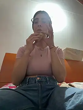 Snapshot of _Niah_ chatting on January 10, 2026, 12:45 am Niah online show from January 10, 2026, 12:45 am