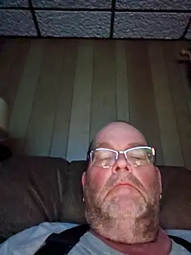mrwizard4570 online show from May 4, 2026, 4:41 am
