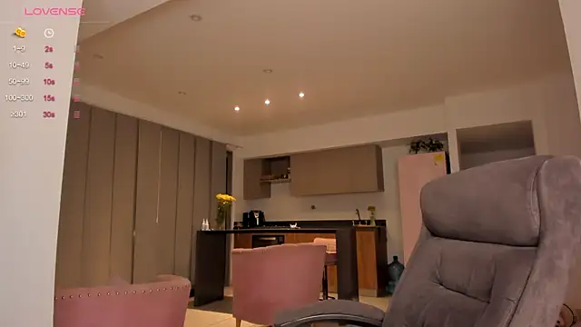 sofiia piink online show from April 7, 2026, 11:59 pm