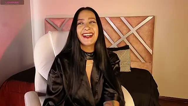  kelly hous36 online show from February 4, 2025, 12:44 pm