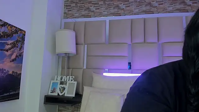 ShaniaBrownn online show from February 12, 2026, 6:47 pm