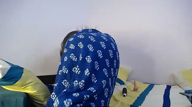 Snapshot of cutee__crazy chatting on December 4, 2024, 5:44 pm cutee  crazy online show from December 4, 2024, 5:44 pm