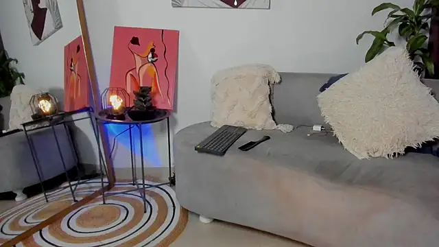 sweet mia23 online show from November 2, 2025, 6:38 am