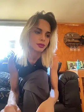 Lalolachilena online show from February 28, 2026, 6:09 pm