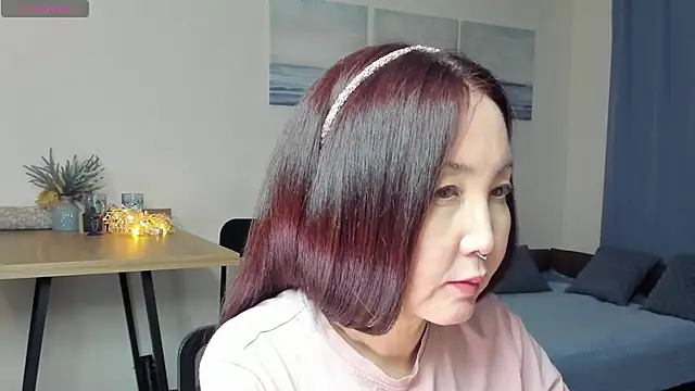Snapshot of AvroraSakura chatting on February 7, 2025, 4:24 pm AvroraSakura online show from February 7, 2025, 4:24 pm