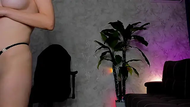 Emma7 online show from November 2, 2025, 2:14 am