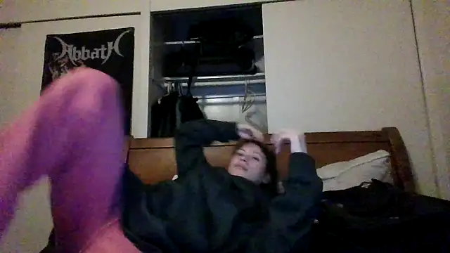 Snapshot of petitedoll29 chatting on December 5, 2024, 12:52 am petitedoll29 online show from December 5, 2024, 12:52 am