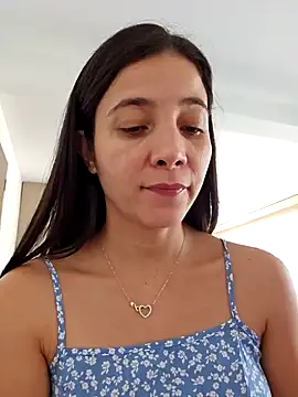 miaeyes online show from December 6, 2024, 3:22 pm