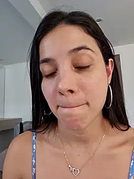 miaeyes online show from December 6, 2024, 6:28 pm