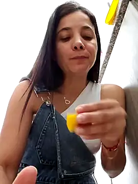 miaeyes online show from December 9, 2024, 3:22 pm