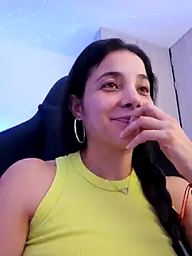 miaeyes online show from January 11, 2025, 4:25 pm