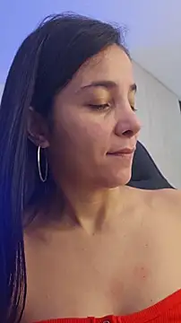 miaeyes online show from November 8, 2025, 12:16 pm