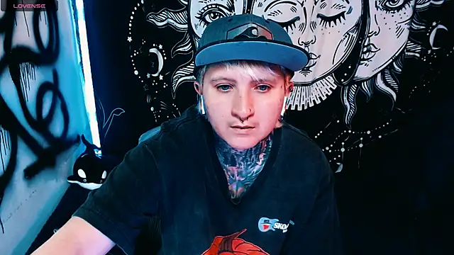 Marieblueeyes online show from May 27, 2026, 7:55 pm
