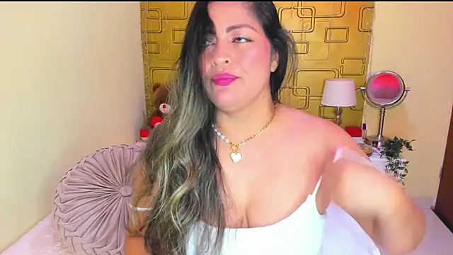 Julia Haye online show from March 3, 2026, 4:51 am