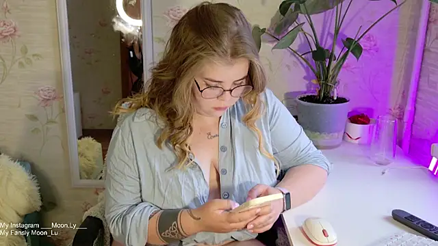 Snapshot of sinnamon_ chatting on September 26, 2025, 11:47 am sinnamon  online show from September 26, 2025, 11:47 am