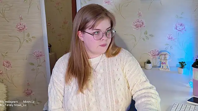 Snapshot of sinnamon_ chatting on October 24, 2025, 6:59 pm sinnamon  online show from October 24, 2025, 6:59 pm