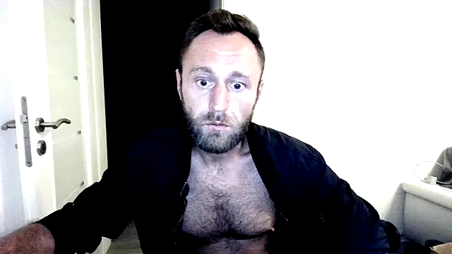 geilehure26 online show from September 16, 2025, 7:04 pm
