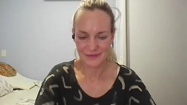 Annylove1 online show from February 6, 2026, 12:26 am