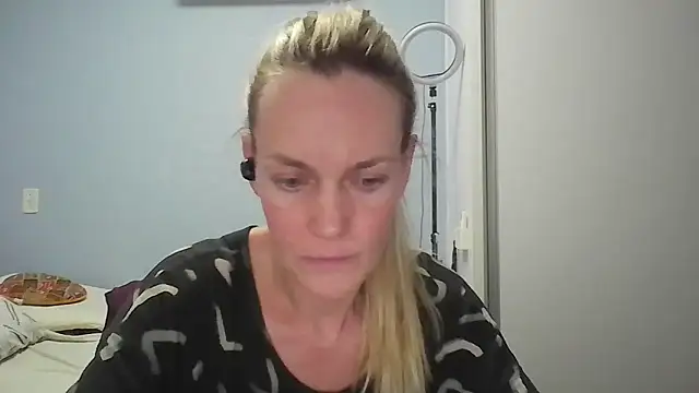 Annylove1 online show from February 7, 2026, 12:36 am