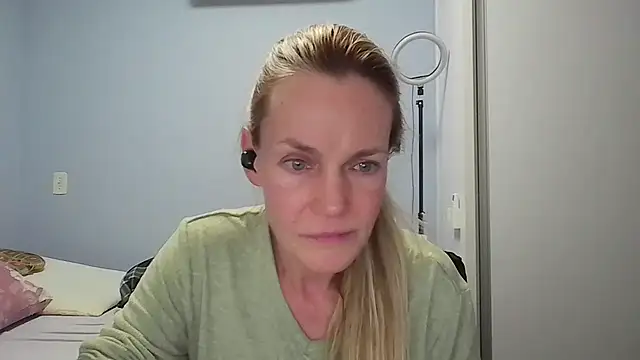 Annylove1 online show from April 14, 2026, 12:27 am