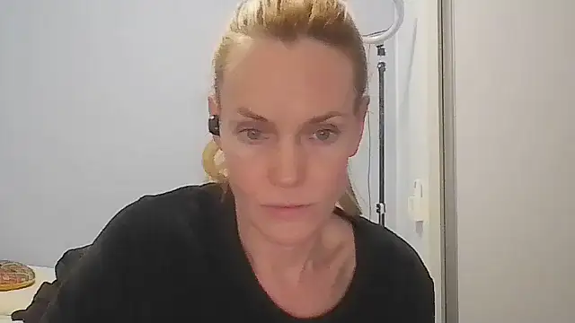 Annylove1 online show from May 20, 2026, 12:06 am