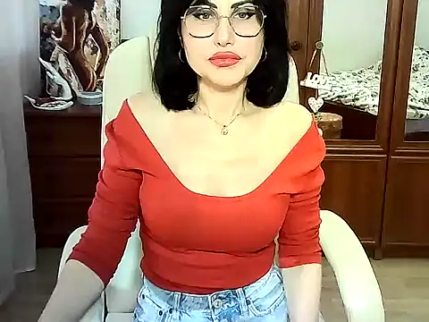 Snapshot of Alyona_Alex chatting on January 4, 2025, 8:49 am Alyona Alex online show from January 4, 2025, 8:49 am