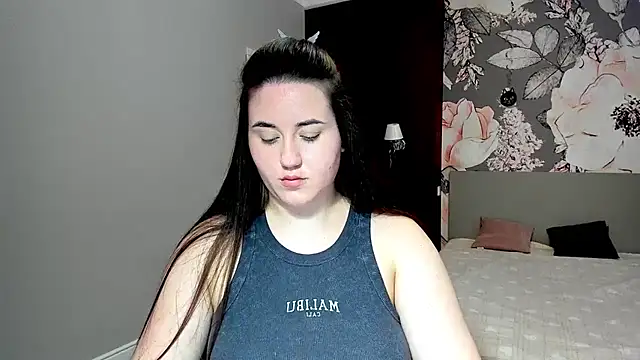 Roxie Bradley online show from February 19, 2026, 7:37 am