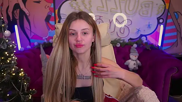 Snapshot of Lili_Danger chatting on December 28, 2024, 7:54 pm Lili Danger online show from December 28, 2024, 7:54 pm