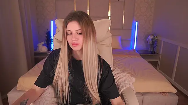 Snapshot of Lili_Danger chatting on January 3, 2025, 9:05 pm Lili Danger online show from January 3, 2025, 9:05 pm