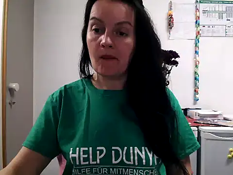 LoveNBloom online show from March 4, 2025, 6:18 pm