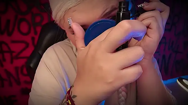 Laura takint online show from February 15, 2025, 4:01 pm