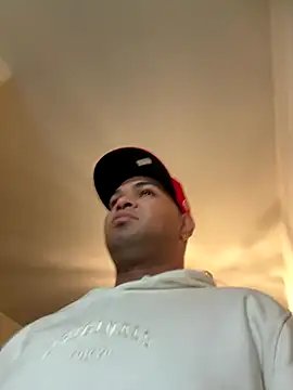 Snapshot of marhi32 chatting on October 24, 2025, 9:33 pm marhi32 online show from October 24, 2025, 9:33 pm