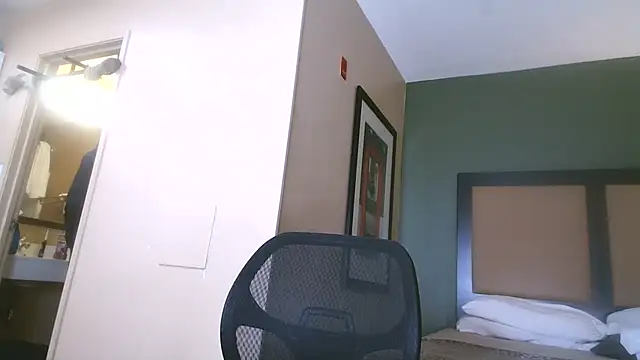 bobbiebone1xh online show from February 17, 2026, 8:15 pm