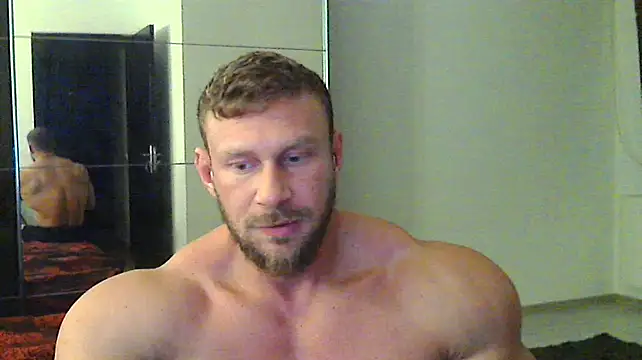 muscularkevin online show from December 5, 2024, 2:22 pm