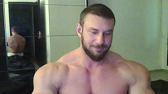 muscularkevin online show from November 20, 2025, 2:17 pm
