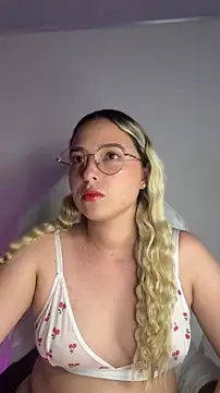 Irisweet  online show from March 15, 2026, 9:10 pm