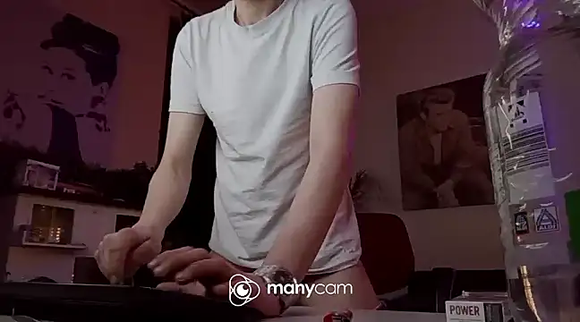 Snapshot of der_dino30 chatting on March 21, 2025, 7:02 pm der dino30 online show from March 21, 2025, 7:02 pm