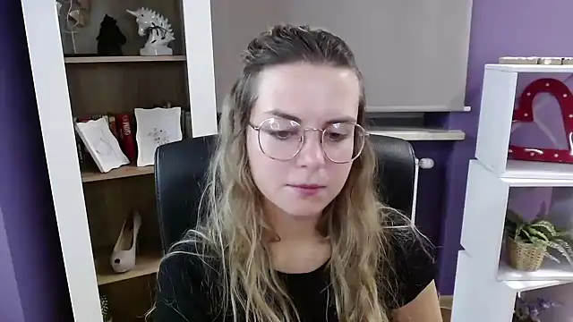 Zoey Erotic online show from October 7, 2025, 4:31 am