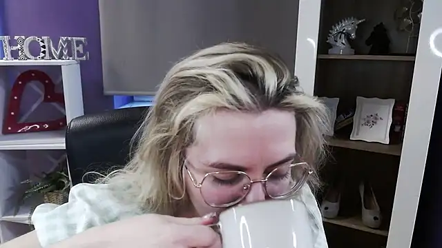 Zoey Erotic online show from March 11, 2026, 5:35 am