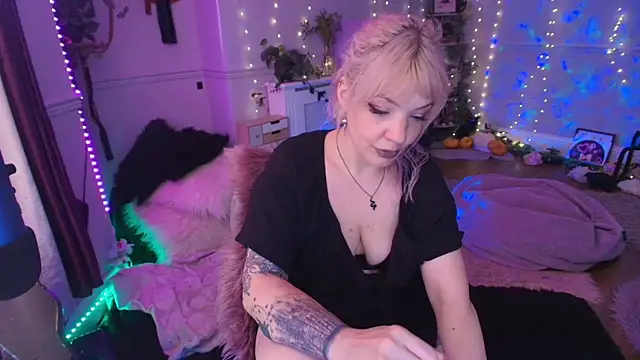 AliceW0lf online show from May 26, 2026, 6:59 pm