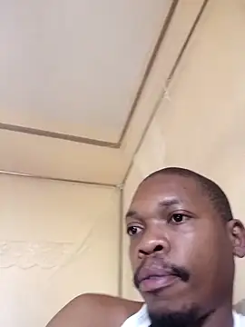 Snapshot of EarthyBull chatting on October 22, 2025, 7:52 am EarthyBull online show from October 22, 2025, 7:52 am