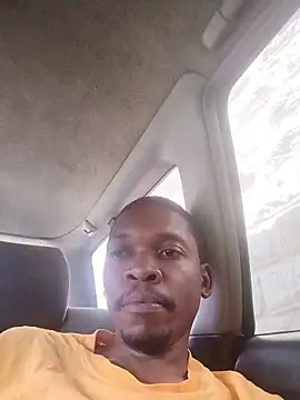 Snapshot of EarthyBull chatting on November 10, 2025, 11:20 am EarthyBull online show from November 10, 2025, 11:20 am