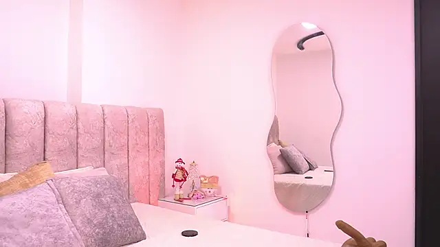 violeta aroca online show from December 19, 2025, 3:13 am