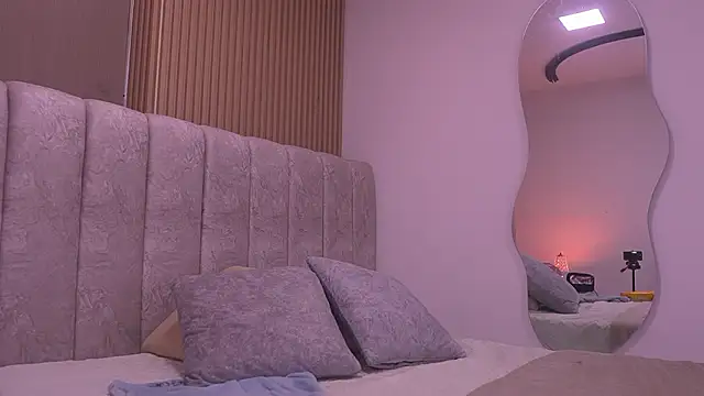 violeta aroca online show from March 12, 2026, 3:12 am