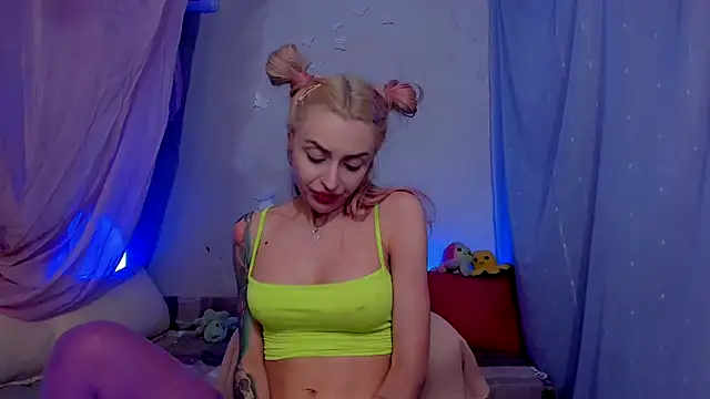 Snapshot of LickLizzy chatting on January 18, 2025, 5:41 am LickLizzy online show from January 18, 2025, 5:41 am
