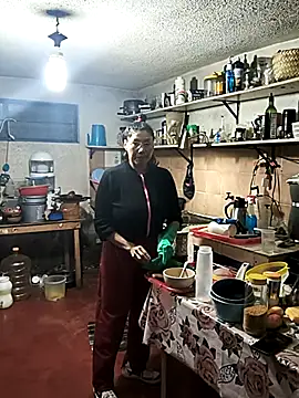 Snapshot of LaInsaciableIntensa chatting on February 1, 2026, 12:31 am LaInsaciableIntensa online show from February 1, 2026, 12:31 am