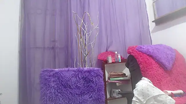 heyline milf online show from October 21, 2025, 4:19 pm